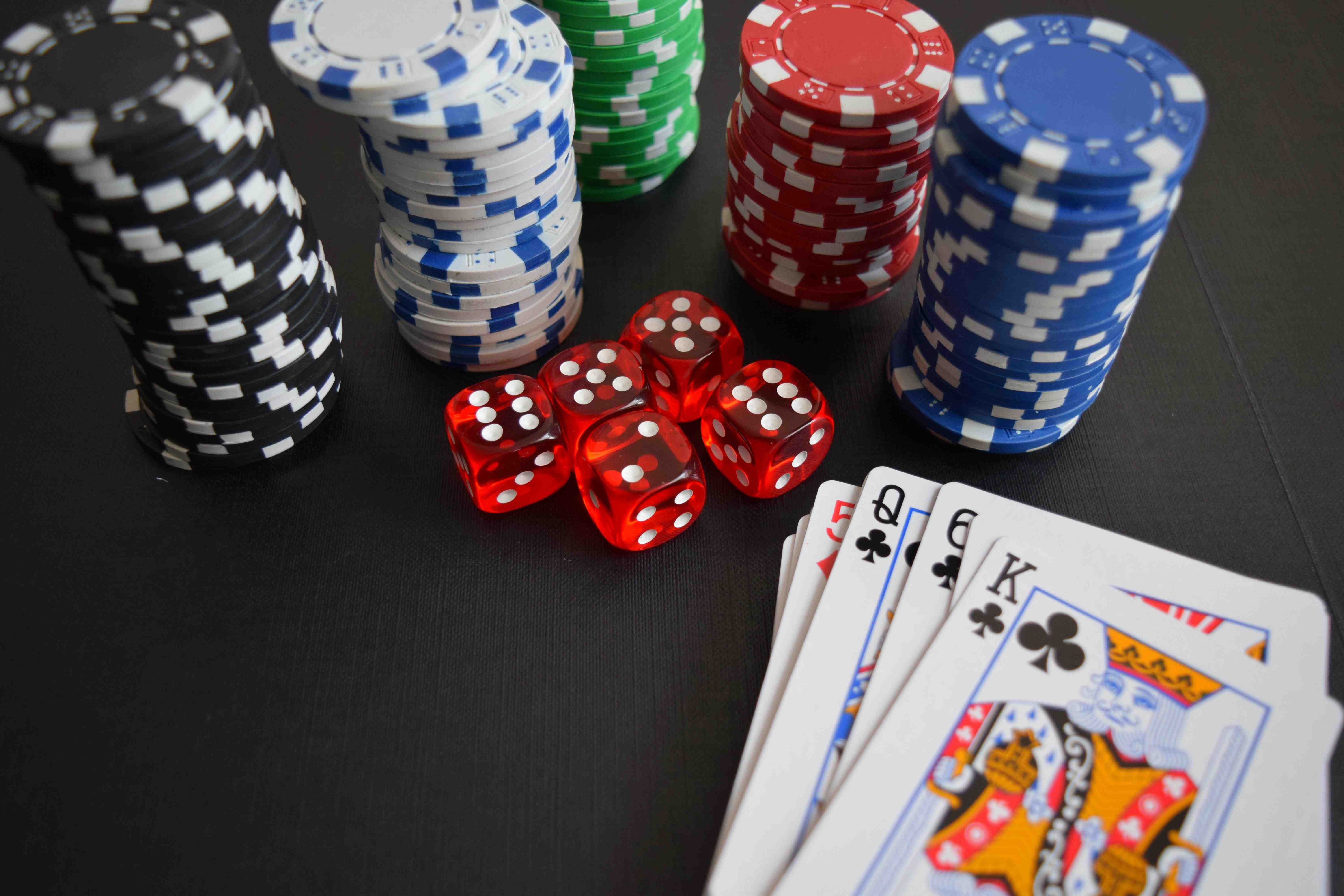 fafafa platform တွင် Esports နှင့် Live Sportsbook interface ကြည့်ရှုကစားနေသည့် မြင်ကွင်း