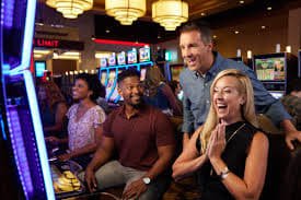 fafafa မိုဘိုင်းအက်ပ် Slots နှင့် Live Casino ဂိမ်းများ ကစားနေသော Myanmar ကစားသမား